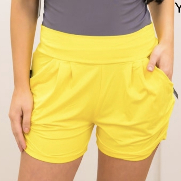 Love Poem NWT Yellow Women's Shorts S/M - Picture 2 of 8